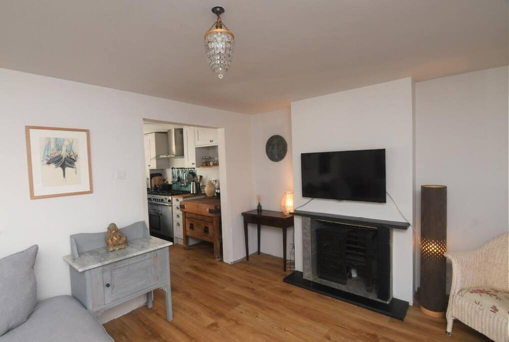 Welcoming 2 Bed Townhouse Near Town Centre & Beach Folkestone Exterior foto