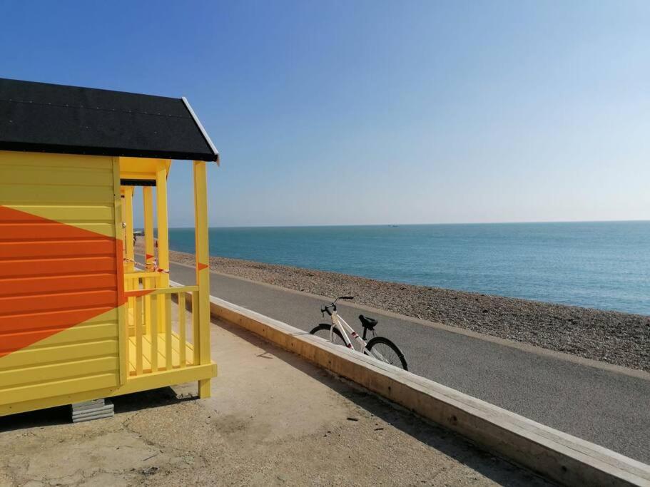 Welcoming 2 Bed Townhouse Near Town Centre & Beach Folkestone Exterior foto