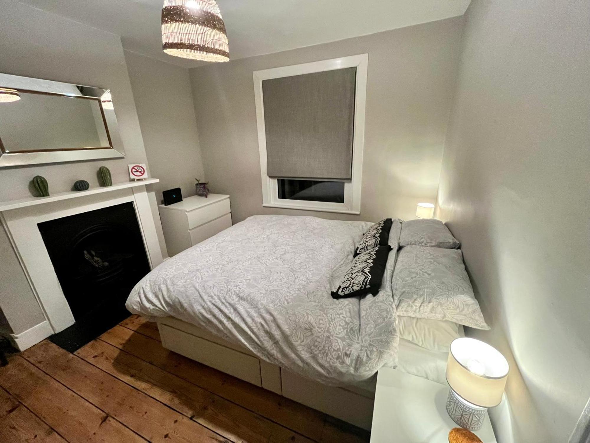 Welcoming 2 Bed Townhouse Near Town Centre & Beach Folkestone Exterior foto